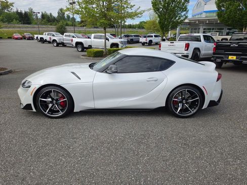 Used 2020 Toyota Supra RWD image 3