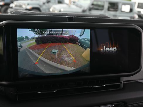 Used 2025 Jeep Wrangler Unlimited Sahara AWD/4WD image 22