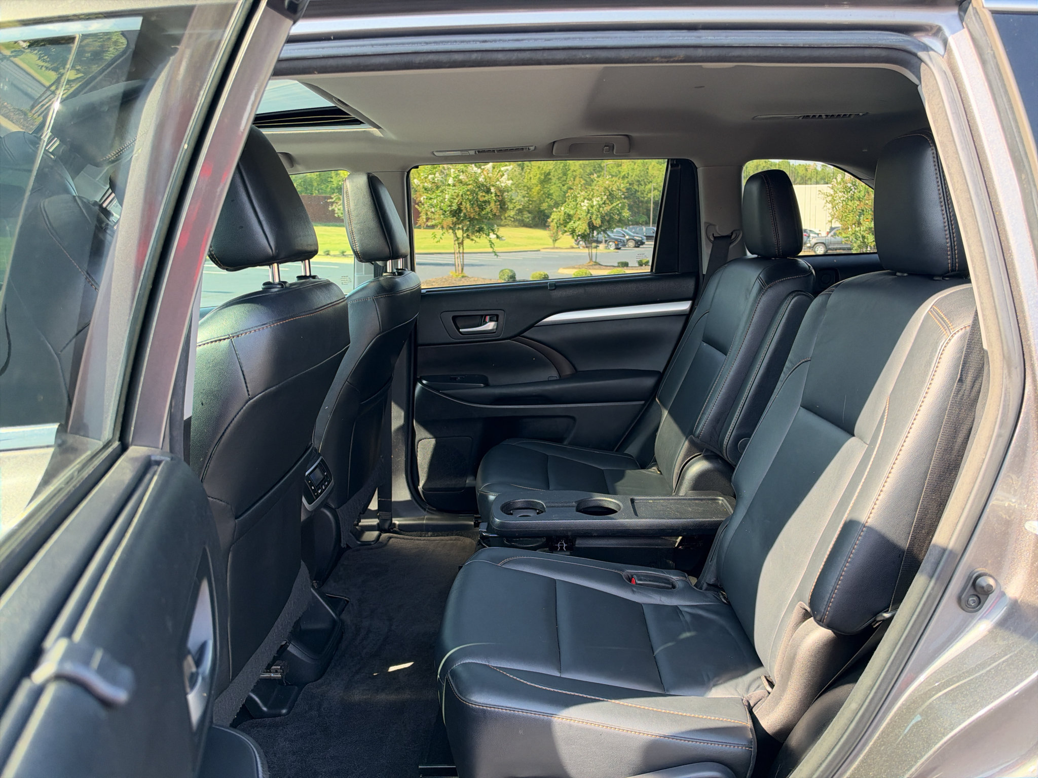 Used 2018 Toyota Highlander XLE FWD image 14