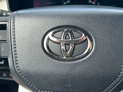 Used 2025 Toyota Sequoia Capstone AWD/4WD image 49