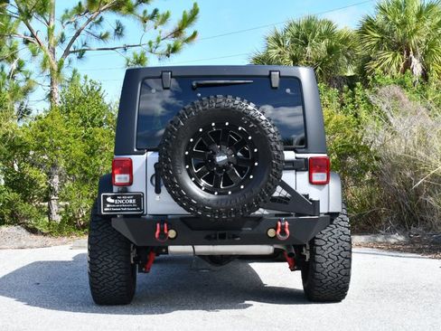 Used 2016 Jeep Wrangler Unlimited Rubicon w/ Connectivity Group AWD/4WD image 28