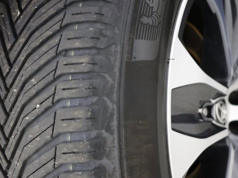 Used 2020 Toyota Highlander XLE image 16