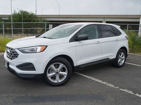 Used 2019 Ford Edge SE image 3