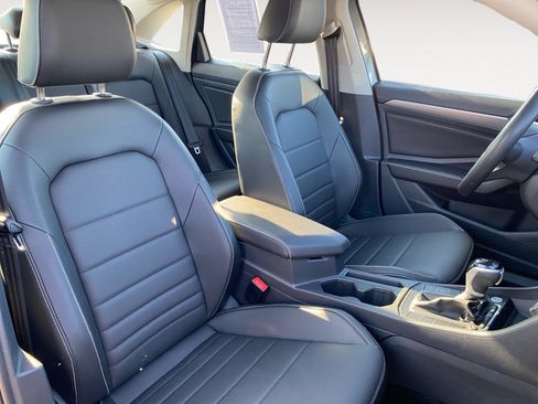 Used 2024 Volkswagen Jetta SE w/ Panoramic Sunroof Package FWD image 17