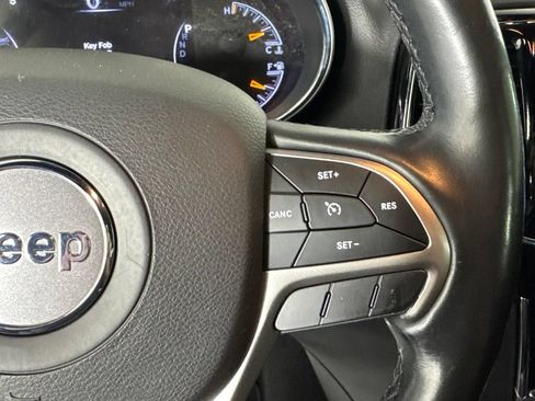 Used 2020 Jeep Grand Cherokee Altitude AWD/4WD image 12