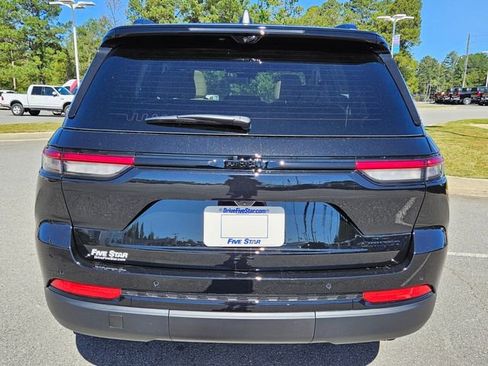 New 2025 Jeep Grand Cherokee Limited w/ Luxury Tech Group II RWD image 13