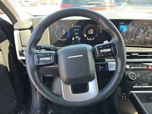 Used 2025 Hyundai Santa Fe SEL FWD image 8