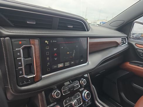 Certified 2023 GMC Yukon XL Denali Ultimate AWD/4WD image 11