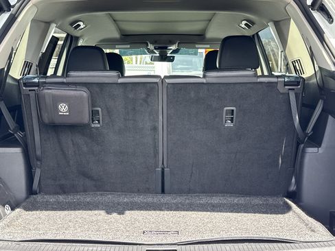 Used 2025 Volkswagen Atlas SE image 32