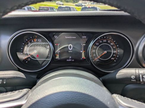 Used 2021 Jeep Gladiator Sport image 14