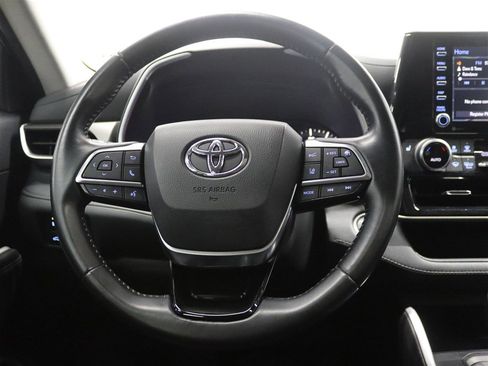 Used 2021 Toyota Highlander XLE AWD/4WD image 26