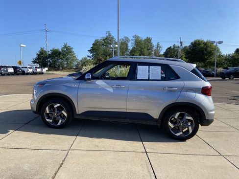 Used 2025 Hyundai Venue SEL FWD image 7