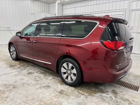 Used 2018 Chrysler Pacifica Limited FWD image 5