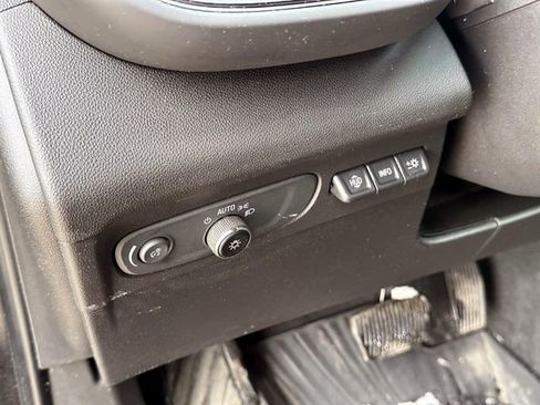 Used 2021 Buick Envision Essence w/ Technology Package I FWD image 18