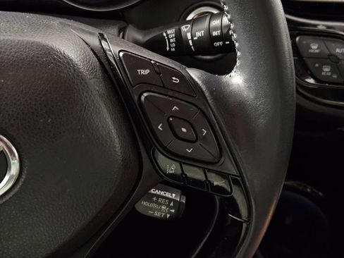 Used 2020 Toyota C-HR Limited FWD image 19