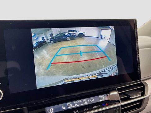Used 2026 Toyota Sienna XLE FWD image 13