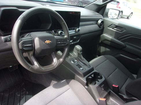 Used 2023 Chevrolet Colorado W/T image 10