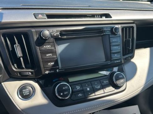 Used 2018 Toyota RAV4 XLE AWD/4WD image 21