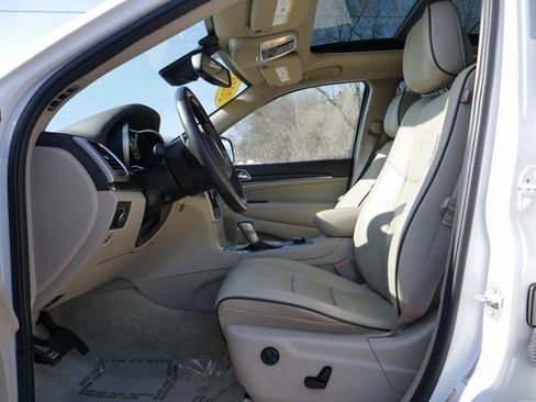 Used 2016 Jeep Grand Cherokee Overland w/ Advanced Technology Group image 12