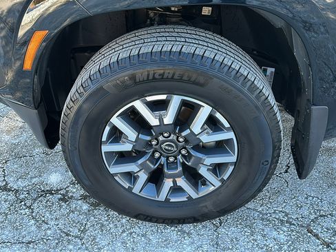 Certified 2025 Nissan Frontier SL AWD/4WD image 9