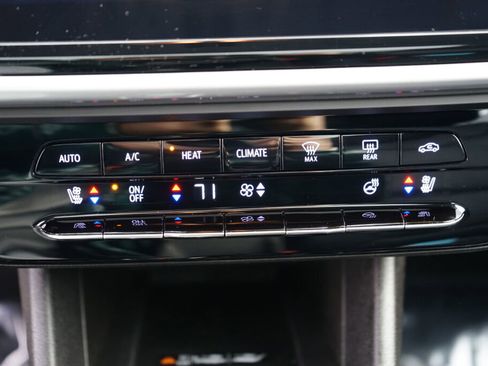 Used 2022 Chevrolet Bolt EUV Premier w/ Launch Edition image 24