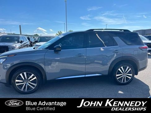 Used 2022 Nissan Pathfinder Platinum w/ Cargo Package AWD/4WD image 2