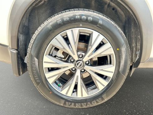 Used 2023 Nissan Rogue SV w/ SV Premium B Package FWD image 5