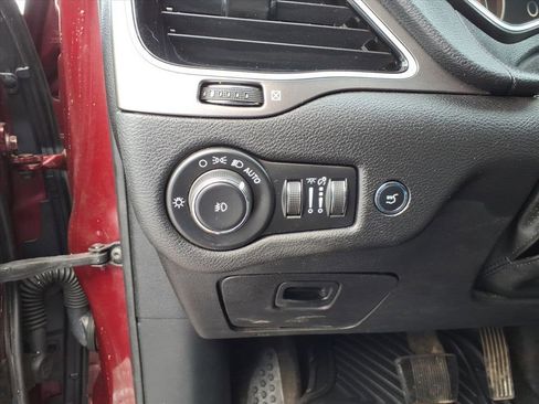 Used 2020 Jeep Cherokee Limited image 22