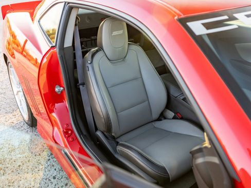 Used 2011 Chevrolet Camaro SS w/ LPO, Ground Effects Package image 16