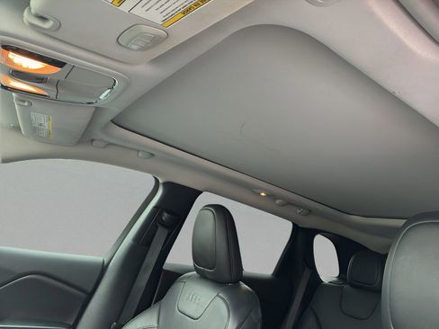 Used 2021 Jeep Cherokee Latitude Lux w/ Sun & Sound Group image 19