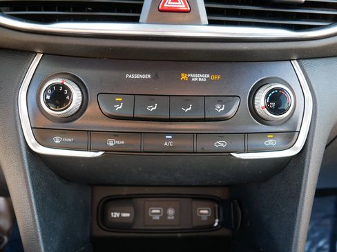 Used 2019 Hyundai Santa Fe SE image 28