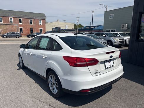 Used 2017 Ford Focus SE FWD image 3