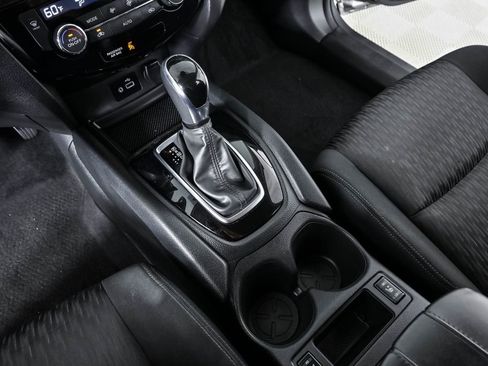 Used 2020 Nissan Rogue SV FWD image 17