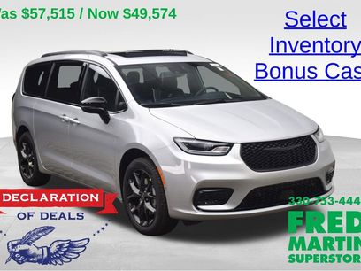 New 2026 Chrysler Pacifica Limited w/ S Appearance Package