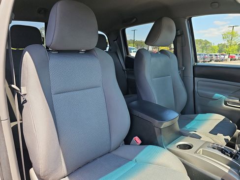 Used 2015 Toyota Tacoma PreRunner w/ TRD Sport Package image 10