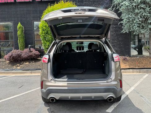 Used 2019 Ford Edge Titanium w/ Equipment Group 301A FWD image 17