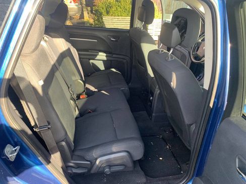 Used 2010 Dodge Journey SXT w/ Flexible Seating Group image 12