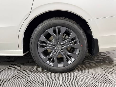 New 2026 Honda Odyssey Touring image 19