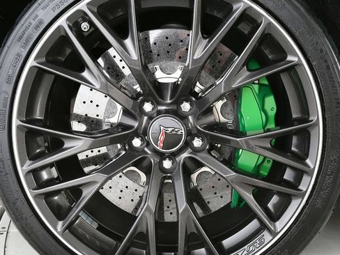 Used 2016 Chevrolet Corvette Z06 w/ 3LZ Preferred Equipment Group RWD image 6