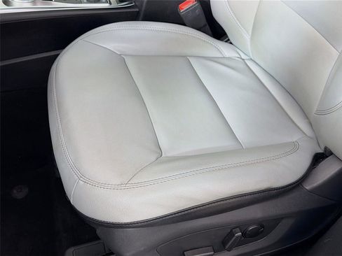 Used 2021 Ford Explorer XLT w/ Equipment Group 202A image 19