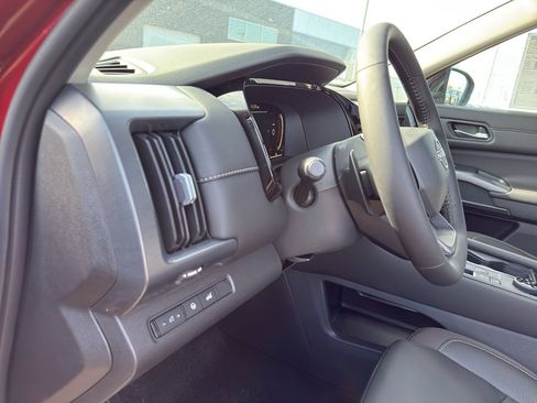 New 2026 Nissan Pathfinder SL image 14