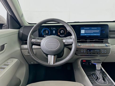 Used 2024 Hyundai Kona SEL FWD image 17