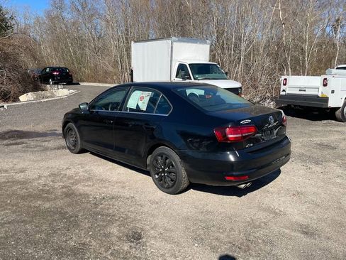 Used 2017 Volkswagen Jetta S image 8