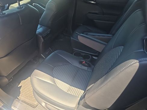 Used 2024 Toyota Highlander XSE AWD/4WD image 12