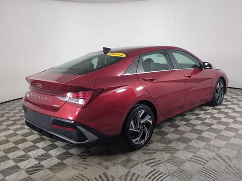 Used 2024 Hyundai Elantra Limited FWD image 5
