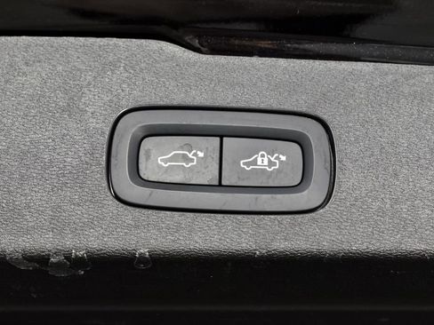 Certified 2025 Volvo V60 B5 Cross Country Plus image 32