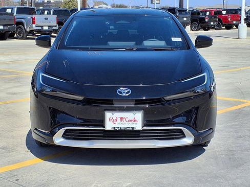 Used 2026 Toyota Prius Plug-In Hybrid image 2