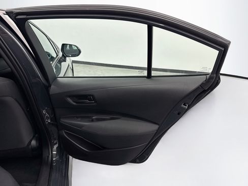 Used 2025 Toyota Corolla LE FWD image 27