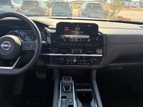 Certified 2025 Nissan Pathfinder SL w/ SL Premium Package FWD image 16