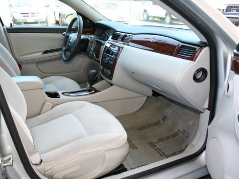 Used 2009 Chevrolet Impala LS image 18